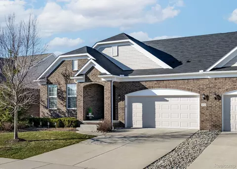 212 Trimble St, Orion, MI 48360
