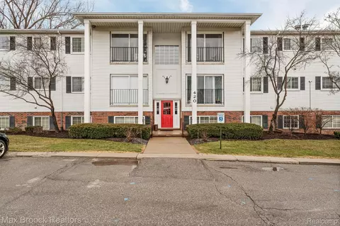 420 Baldwin Ave #84, Rochester, MI 48307