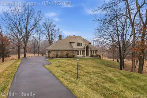 5068 Brookwood Meadows Dr, Genoa, MI 48116