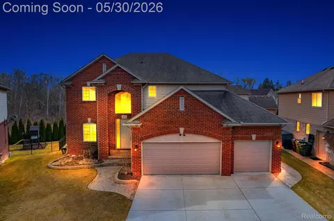 4122 Hawks Nest Rd, Shelby Township, MI 48317