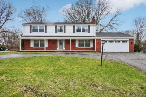 29729 Pipers Ln, Farmington Hills, MI 48334