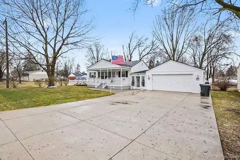 7501 Rauschelbach St, Shelby Township, MI 48317