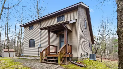 301 W Fike Rd, Sanford, MI 48657