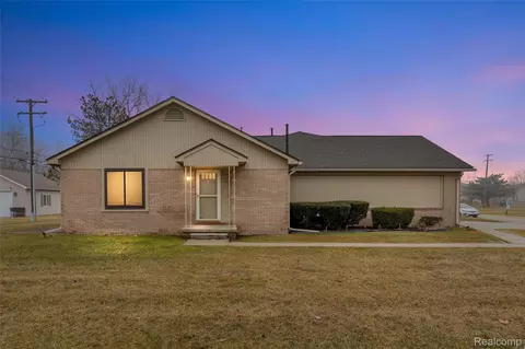 31896 Cristina Dr, Roseville, MI 48066