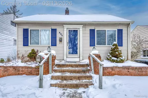 635 E Tennyson Ave, Pontiac, MI 48340