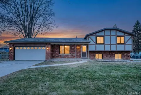 496 Central St, Marysville, MI 48040