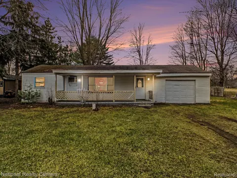 14243 Seymour Rd, Montrose, MI 48457