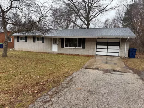 6644 Dorwood Rd, Saginaw, MI 48601