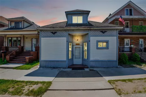 3368 Evaline St, Hamtramck, MI 48212
