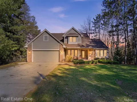 1755 Burrus Rd, Brandon, MI 48462
