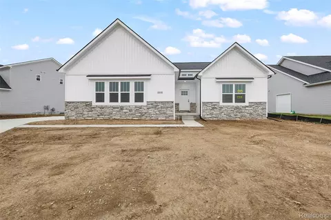 10042 Santa Lucia Ct, Grand Blanc, MI 48439