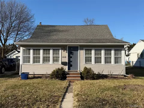 1018 State St, Brighton, MI 48116