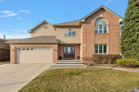 35809 Schmid Dr, New Baltimore, MI 48047