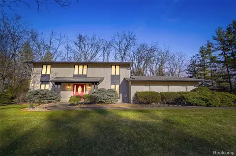 32322 Scenic Ln, Franklin, MI 48025