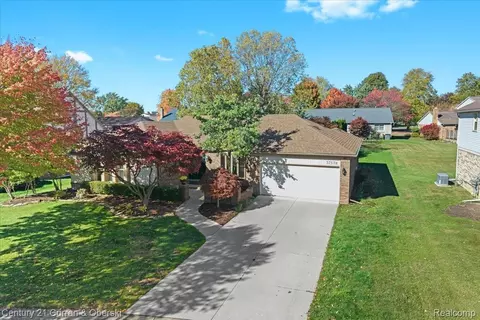 37578 Munger Dr, Livonia, MI 48154