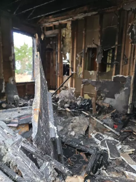 Entry Way - 8656 8560 Farmbrook St, Detroit, MI 48224 photo 2 of 2