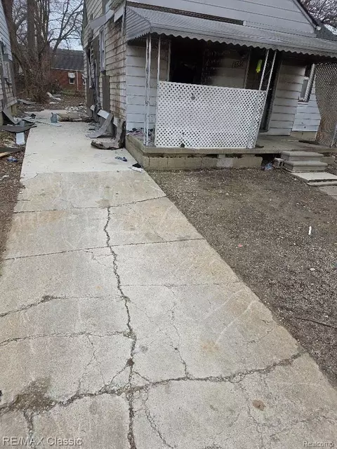 Entry Way - 8656 8560 Farmbrook St, Detroit, MI 48224 photo 1 of 2