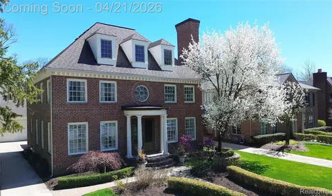 364 Chesterfield Ave, Birmingham, MI 48009