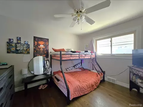 Bedroom - 16830 S Stephens Dr E, Eastpointe, MI 48021 photo 2 of 4