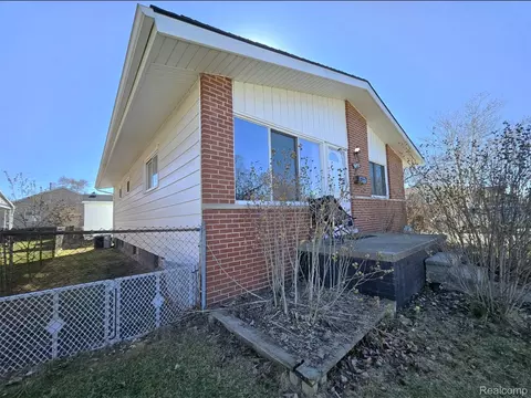 Exterior - 16830 S Stephens Dr E, Eastpointe, MI 48021 photo 3 of 4