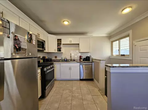 Kitchen - 16830 S Stephens Dr E, Eastpointe, MI 48021 photo 2 of 3