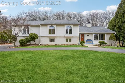 6530 Fredmoor Dr, Troy, MI 48098