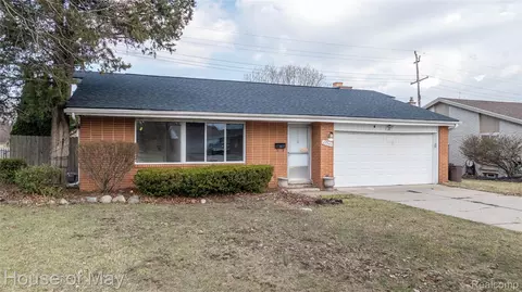 27840 Larkmoor St, Southfield, MI 48076