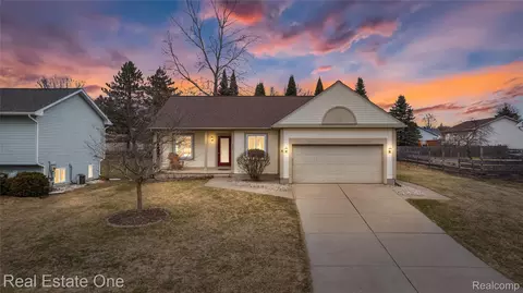 6335 Stonehearth Pass, Grand Blanc, MI 48439