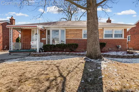 19150 Ike St, Roseville, MI 48066