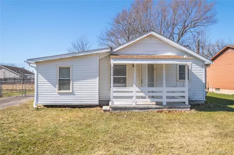 2176 Lauderdale St, Flint, MI 48532