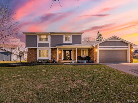 25911 Buckminster Dr, Novi, MI 48375