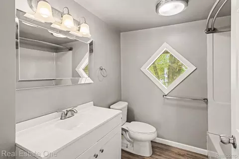 Bath - 103 Stockbridge St, Unadilla, MI 48137 photo 1 of 2