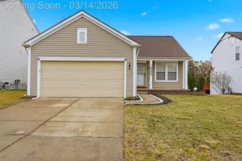 1502 Pebble Beach Dr, Pontiac, MI 48340