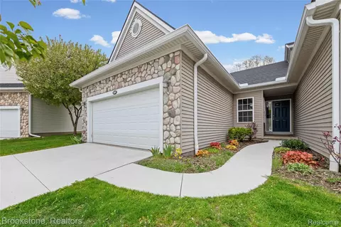 3568 Grove Ln, Auburn Hills, MI 48326