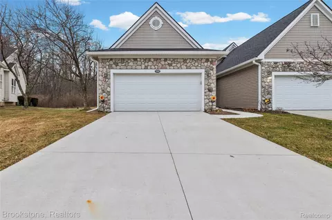 3568 Grove Ln, Auburn Hills, MI 48326
