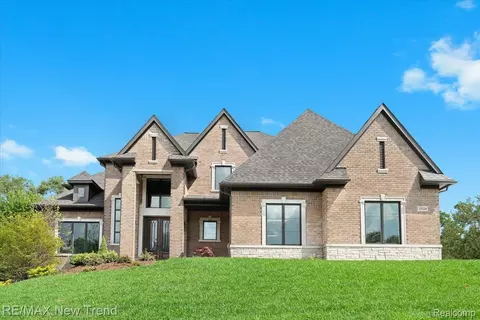 32534 Sanctuary Ct, Farmington Hills, MI 48336