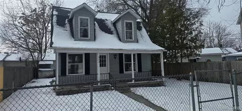 517 Fitzhugh St, Midland, MI 48640