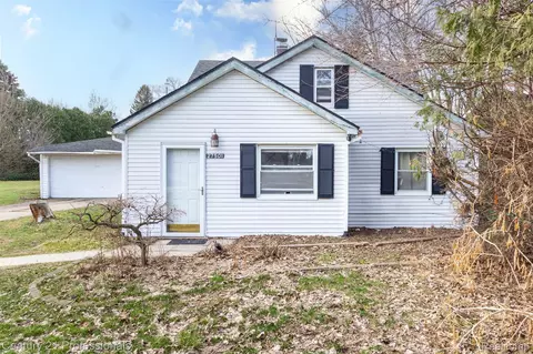 27501 Milton Ave, Warren, MI 48092