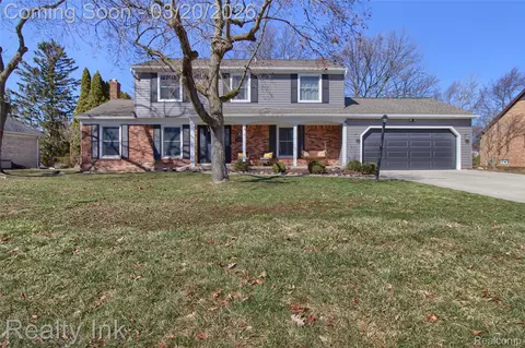 25472 Livingston Cir, Farmington Hills, MI 48335