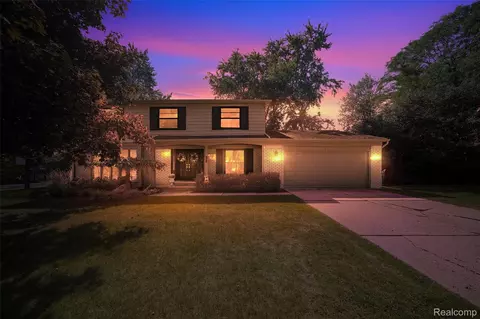 31018 Pickwick Ln, Beverly Hills, MI 48025