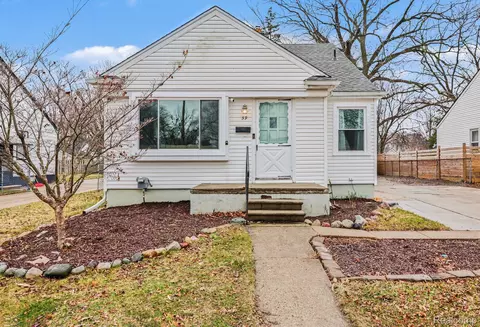 59 Canfield Dr, Mount Clemens, MI 48043
