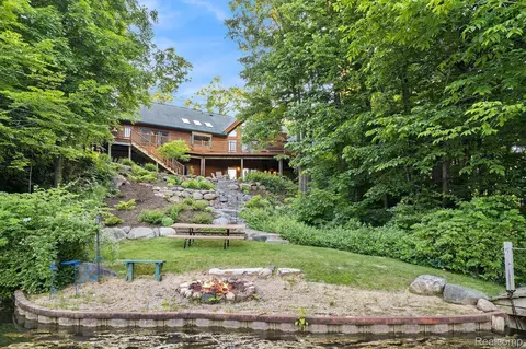 4693 Hegel Rd, Goodrich, MI 48438