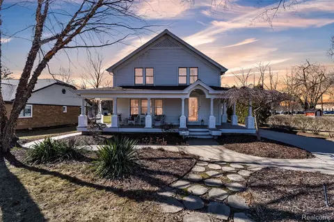 21109 Gill Rd, Farmington, MI 48335