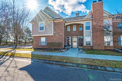 16442 Claremont Dr S #126, Clinton Township, MI 48038