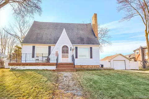 238 E Nepessing St, Lapeer, MI 48446