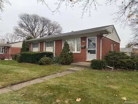 939 S Wildwood St, Westland, MI 48186