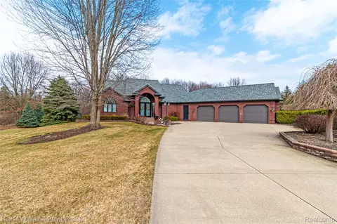 4998 Menominee Ln, Village Of Clarkston, MI 48348