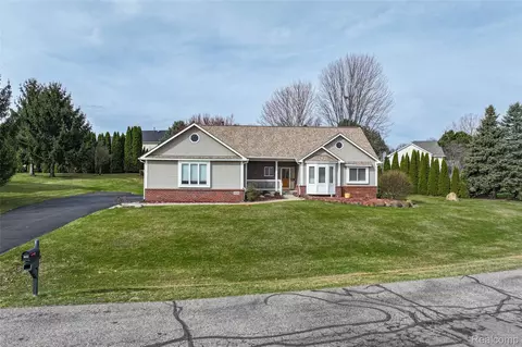 16180 Hill Forest Dr, Fenton, MI 48451