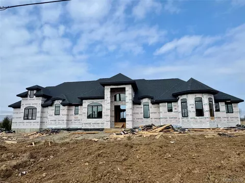 6281 31 Mile Rd, Washington, MI 48095