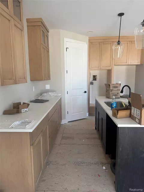 Kitchen - 50724 Timberstone Dr, Macomb, MI 48042 photo 8 of 9